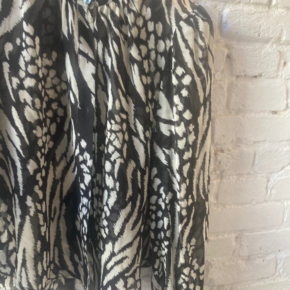 VERONICA BEARD PUFF SLEEVE ANIMAL PRINT TOP ~ SIZE 2 ~100%SILK PRINT - Picture 5 of 9